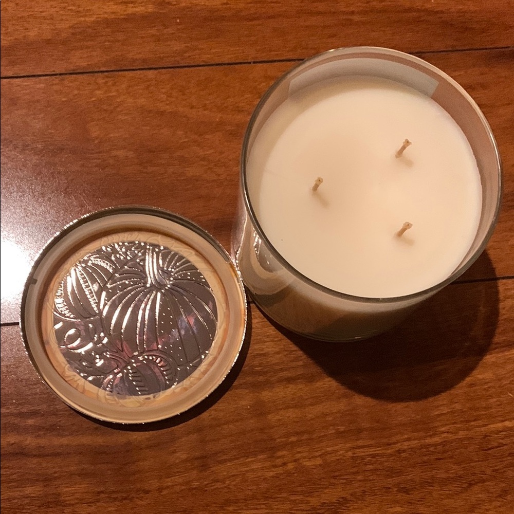 Bath & Body Works Pumpkin Pecan Waffles Candle - Picture 3 of 6